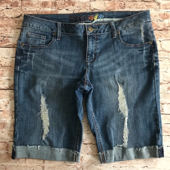 Mudd Pants - Mudd Distressed jean shorts Size 13